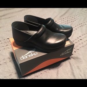 Dansko XP 2.0 Pull up black leather